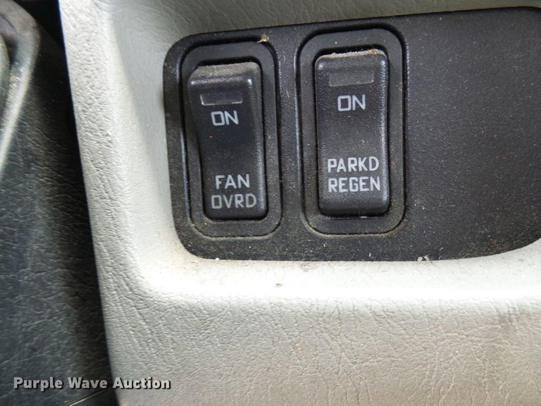 image for item DG1977 2008 International WorkStar 7300  box truck