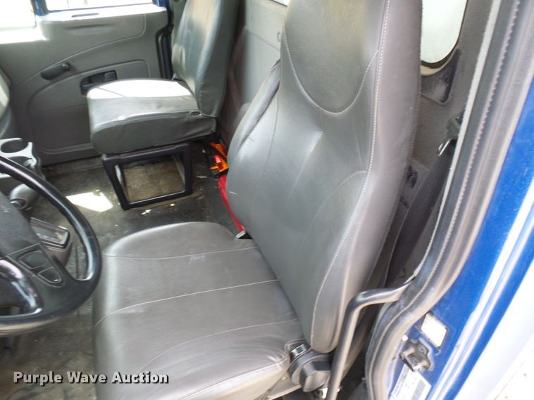 image for item DG1977 2008 International WorkStar 7300  box truck