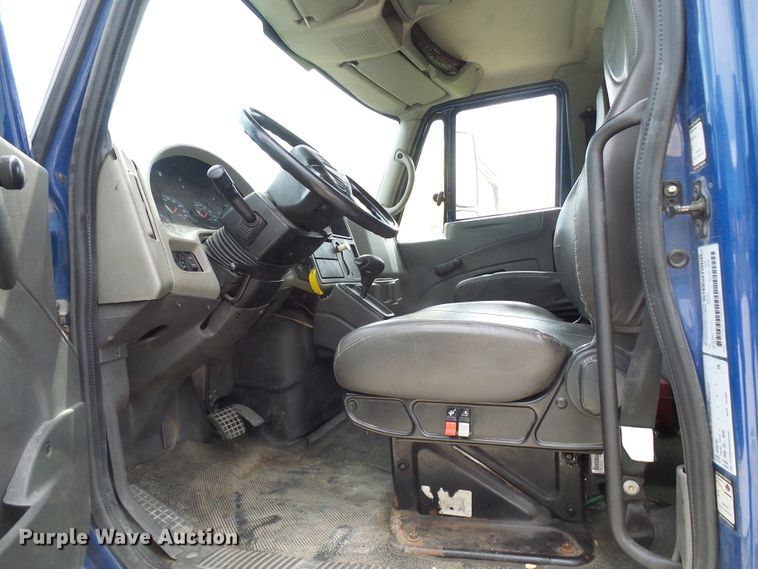 image for item DG1977 2008 International WorkStar 7300  box truck