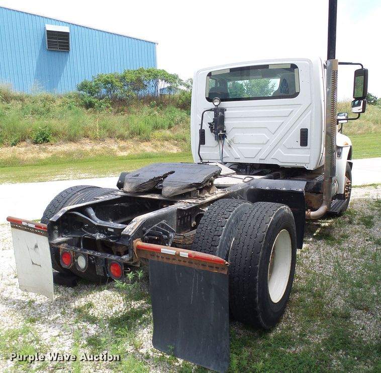 image for item DG1978 2009 International DuraStar 4400  semi truck