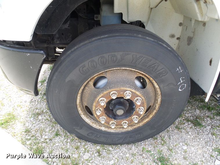 image for item DG1978 2009 International DuraStar 4400  semi truck