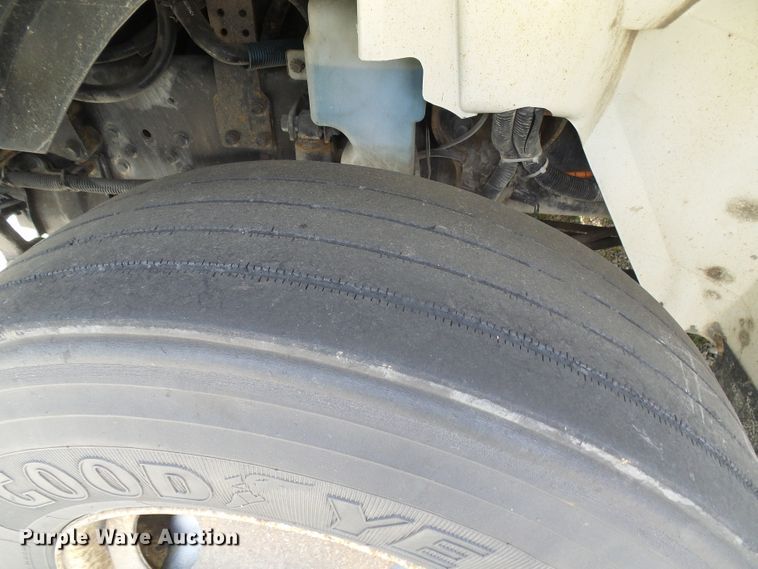 image for item DG1978 2009 International DuraStar 4400  semi truck