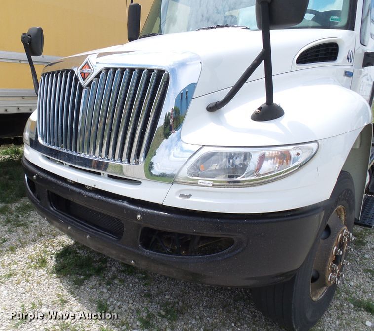 image for item DG1978 2009 International DuraStar 4400  semi truck