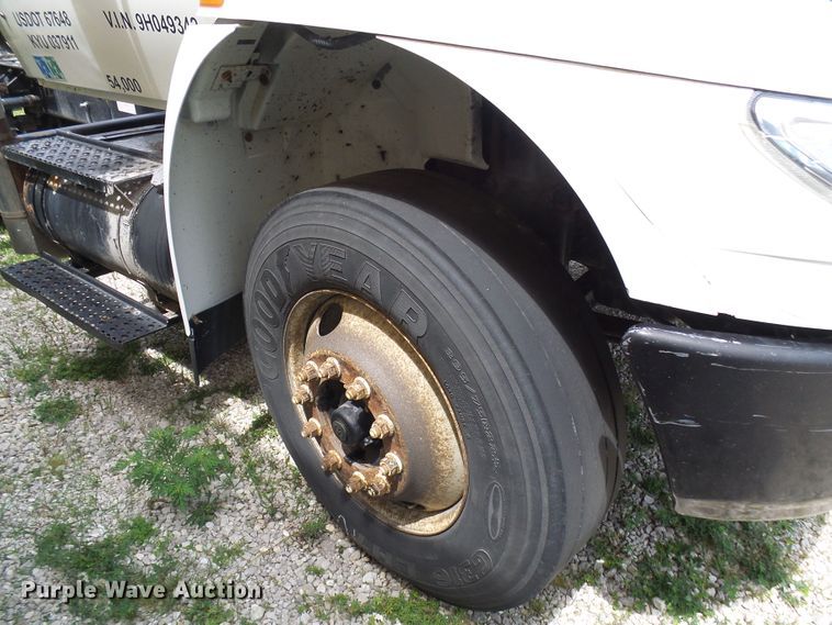 image for item DG1978 2009 International DuraStar 4400  semi truck