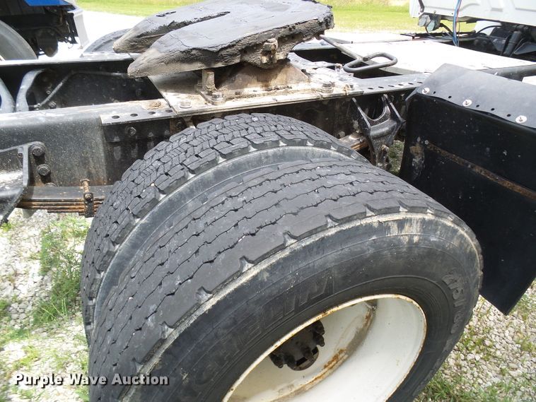 image for item DG1978 2009 International DuraStar 4400  semi truck