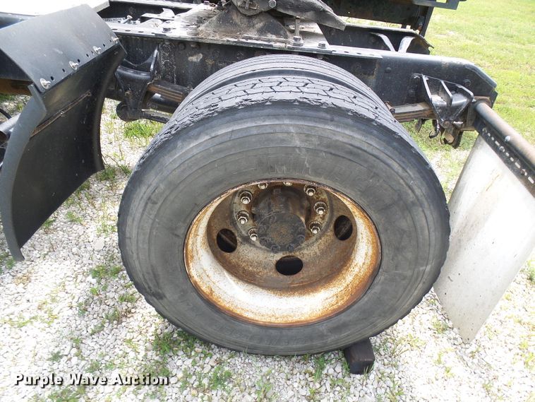 image for item DG1978 2009 International DuraStar 4400  semi truck