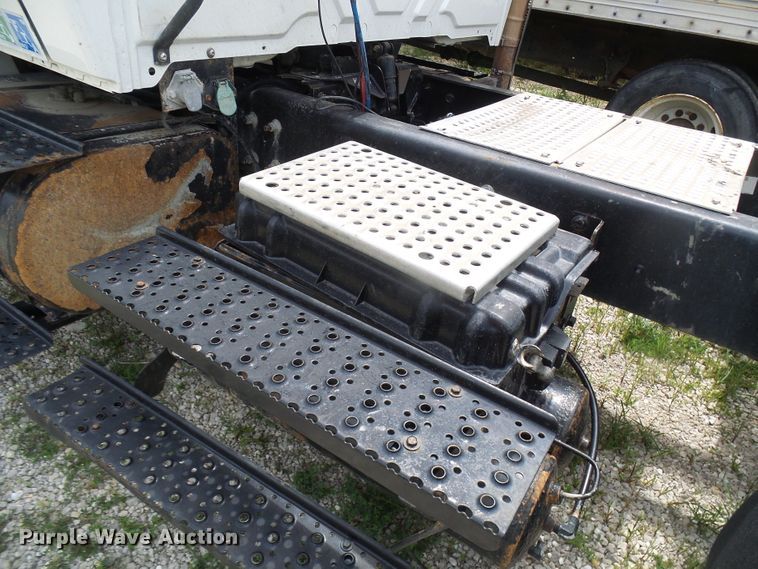 image for item DG1978 2009 International DuraStar 4400  semi truck