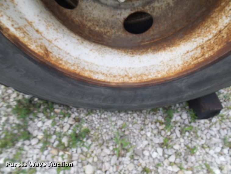 image for item DG1978 2009 International DuraStar 4400  semi truck