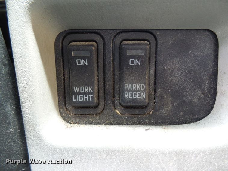 image for item DG1978 2009 International DuraStar 4400  semi truck