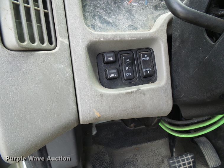 image for item DG1978 2009 International DuraStar 4400  semi truck