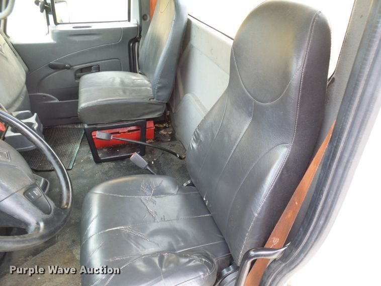 image for item DG1978 2009 International DuraStar 4400  semi truck