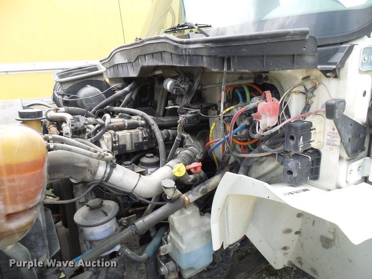 image for item DG1978 2009 International DuraStar 4400  semi truck