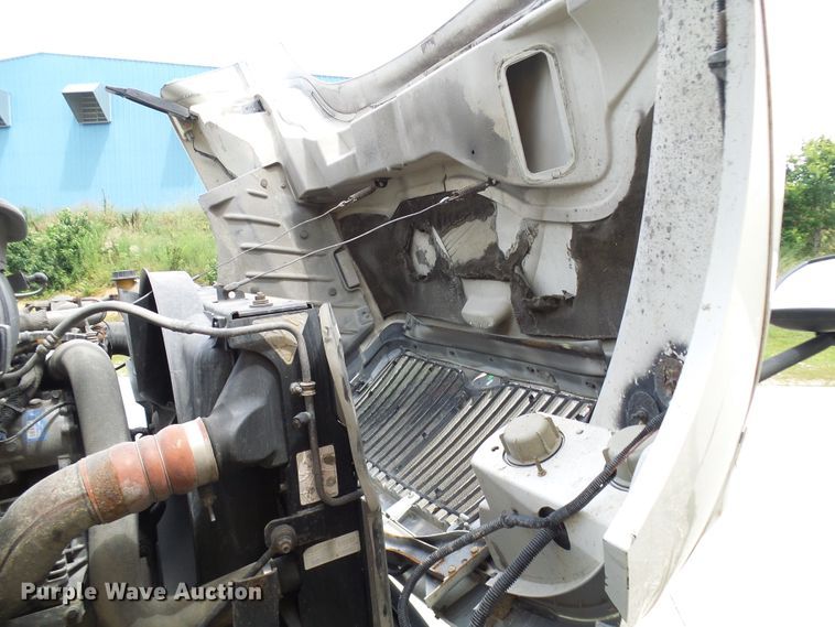 image for item DG1978 2009 International DuraStar 4400  semi truck