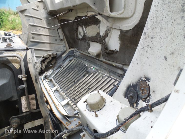 image for item DG1978 2009 International DuraStar 4400  semi truck