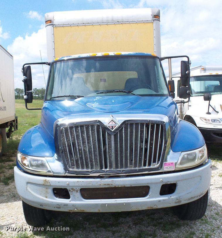image for item DG1979 2002 International 4300  box truck