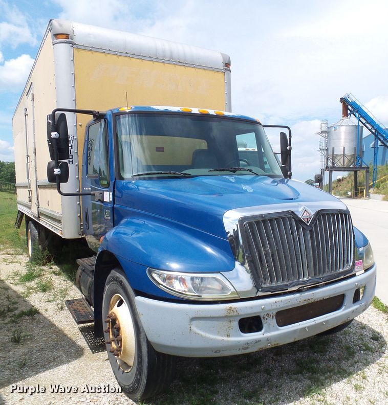 image for item DG1979 2002 International 4300  box truck
