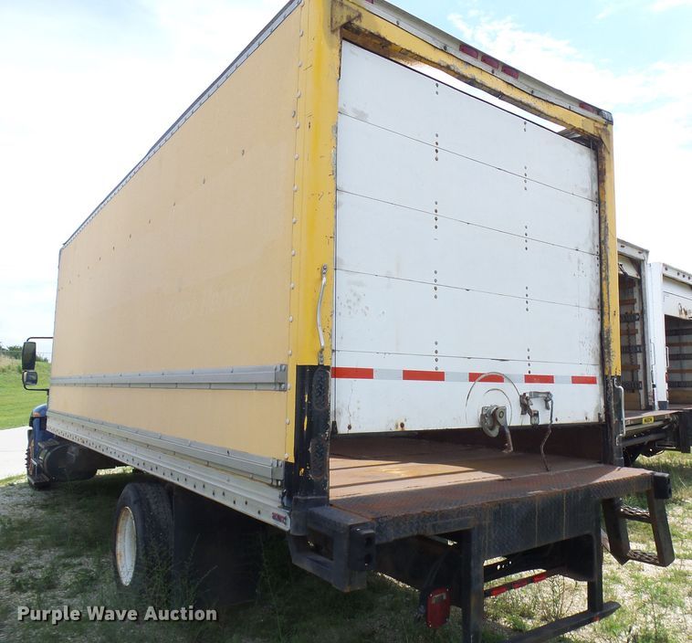 image for item DG1979 2002 International 4300  box truck