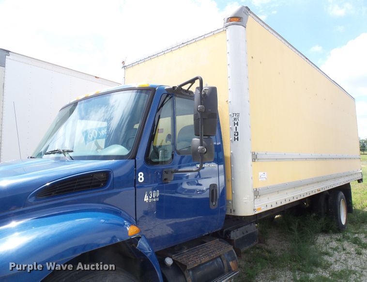 image for item DG1979 2002 International 4300  box truck