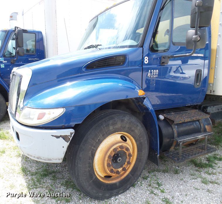 image for item DG1979 2002 International 4300  box truck