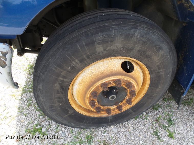 image for item DG1979 2002 International 4300  box truck