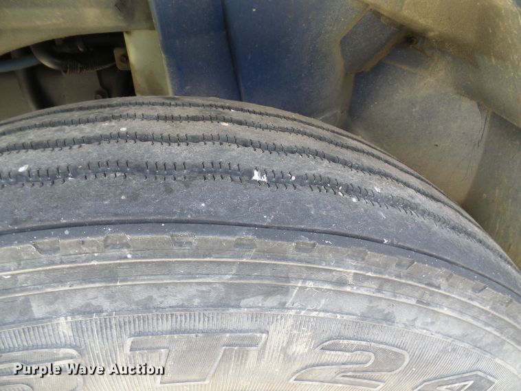 image for item DG1979 2002 International 4300  box truck