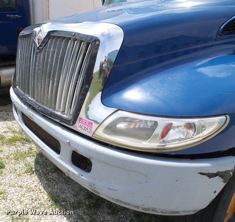 image for item DG1979 2002 International 4300  box truck