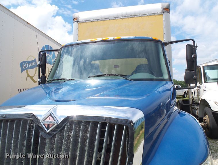 image for item DG1979 2002 International 4300  box truck