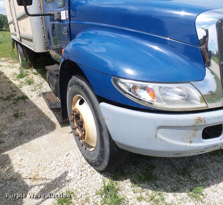 image for item DG1979 2002 International 4300  box truck