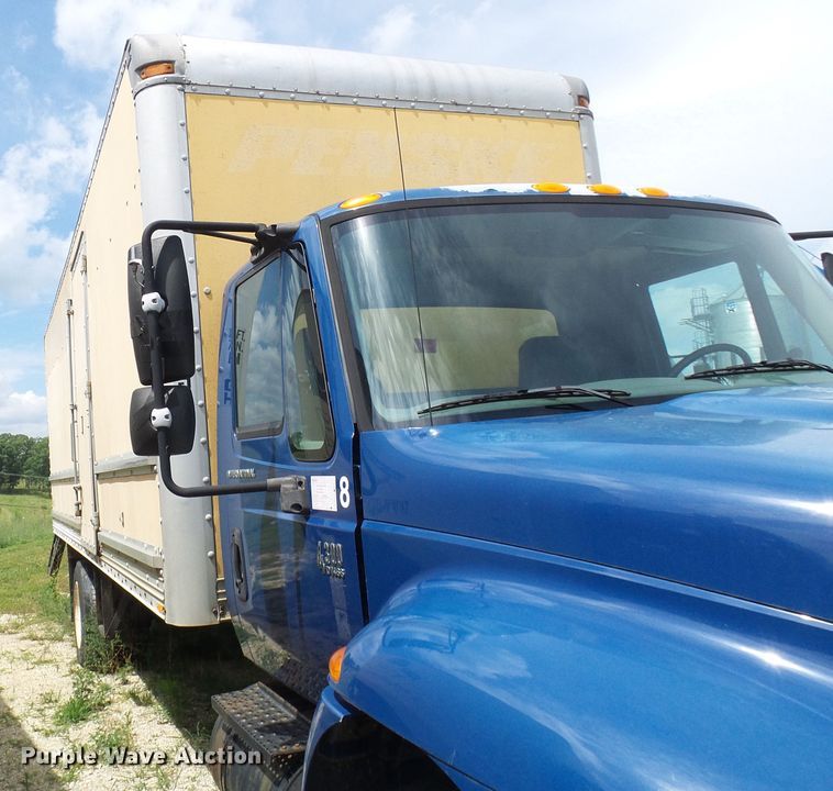 image for item DG1979 2002 International 4300  box truck