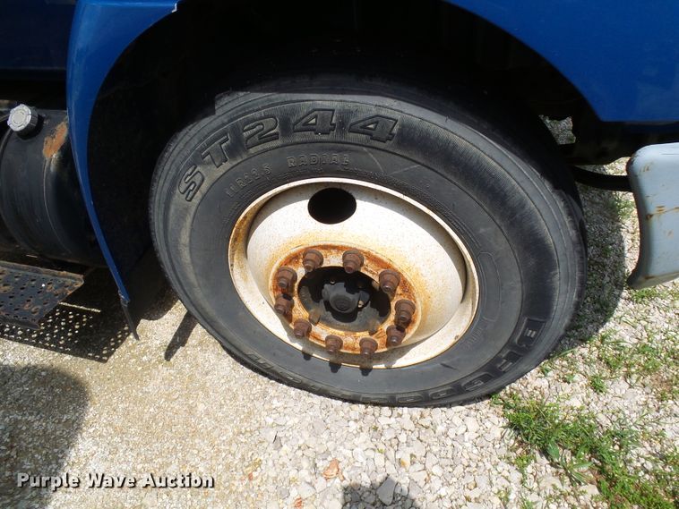 image for item DG1979 2002 International 4300  box truck