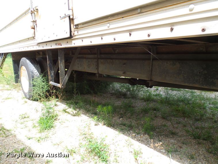 image for item DG1979 2002 International 4300  box truck