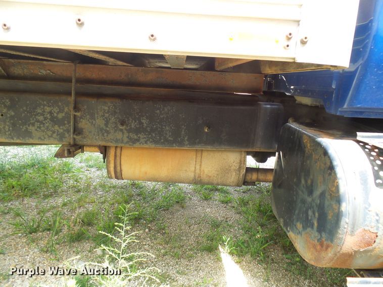 image for item DG1979 2002 International 4300  box truck