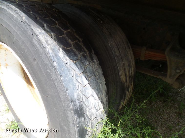 image for item DG1979 2002 International 4300  box truck