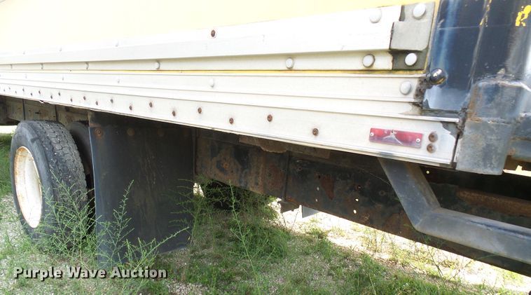 image for item DG1979 2002 International 4300  box truck