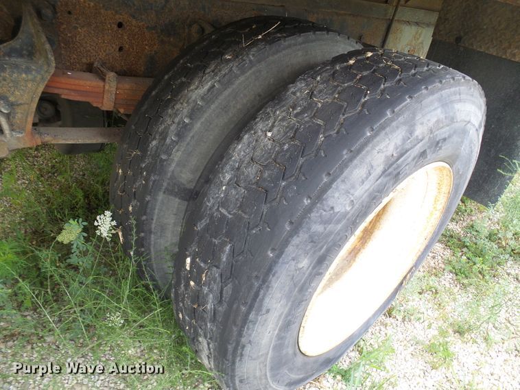 image for item DG1979 2002 International 4300  box truck