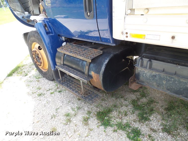 image for item DG1979 2002 International 4300  box truck