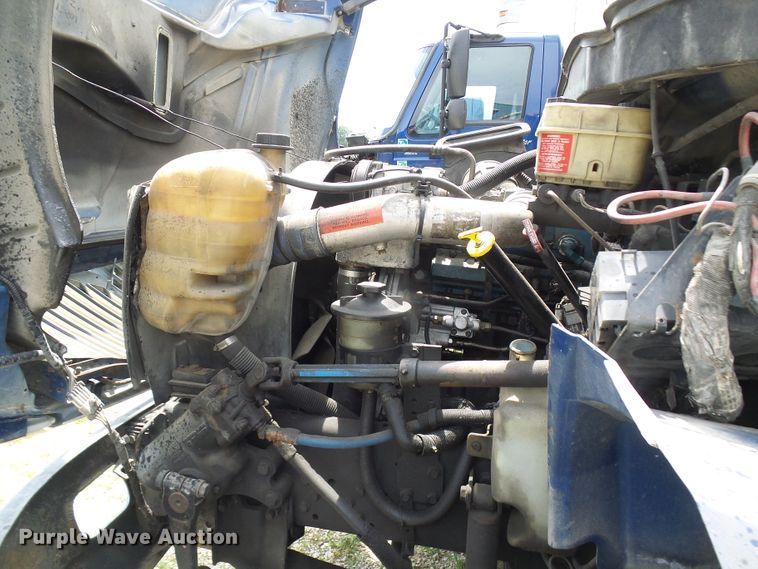 image for item DG1979 2002 International 4300  box truck