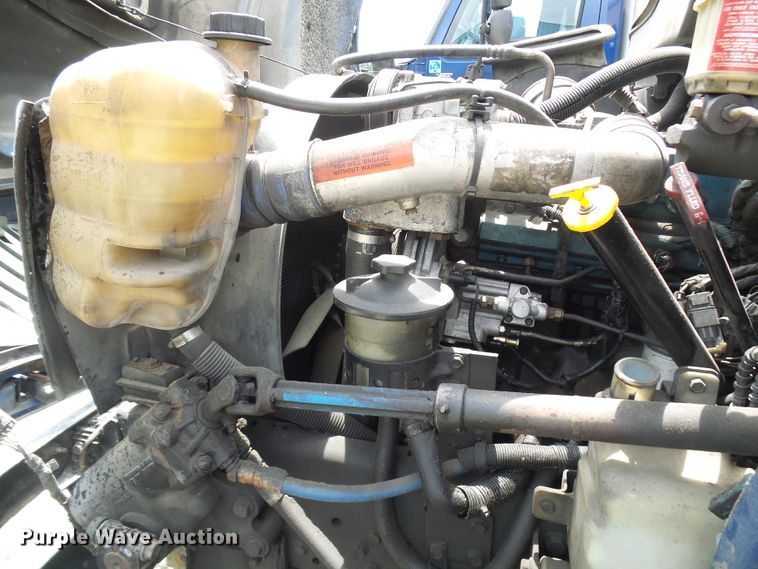 image for item DG1979 2002 International 4300  box truck