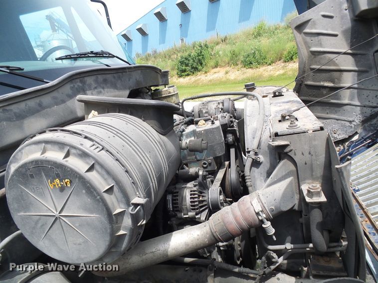 image for item DG1979 2002 International 4300  box truck