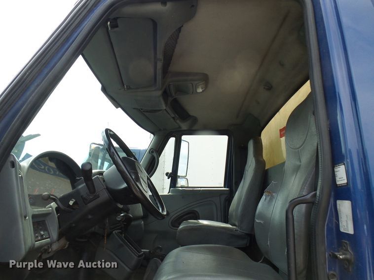 image for item DG1979 2002 International 4300  box truck