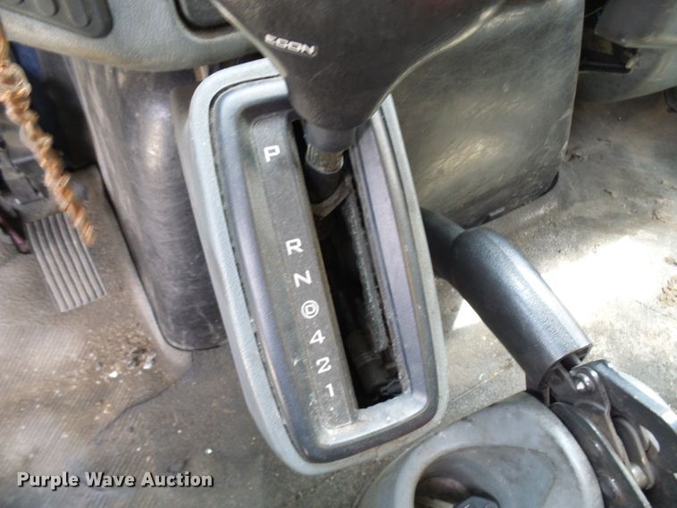 image for item DG1979 2002 International 4300  box truck