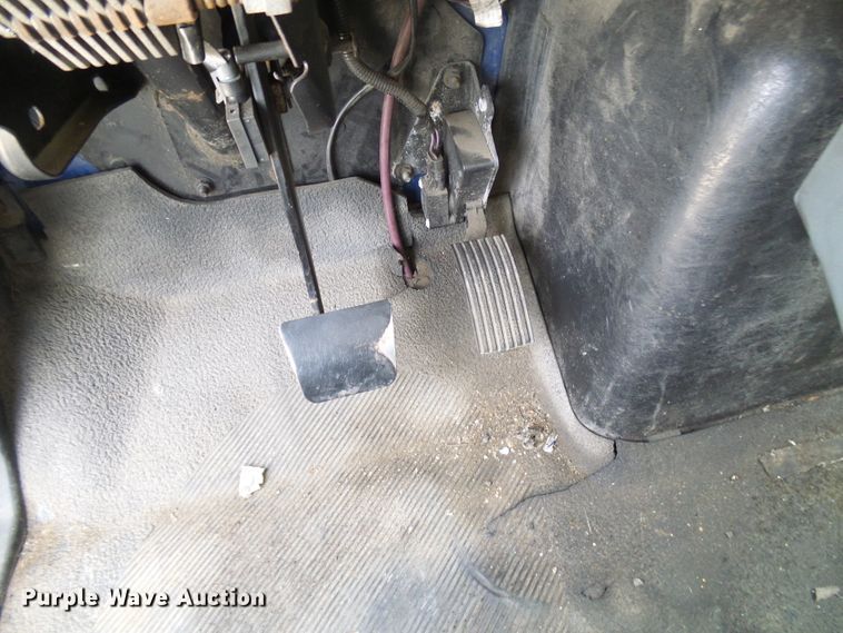 image for item DG1979 2002 International 4300  box truck