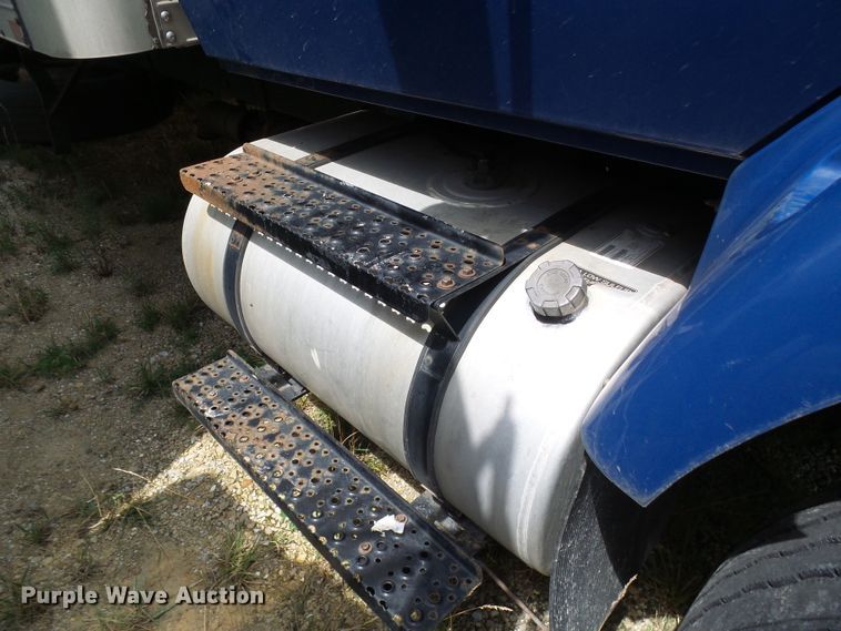 image for item DG1980 2012 International WorkStar 7300  box truck