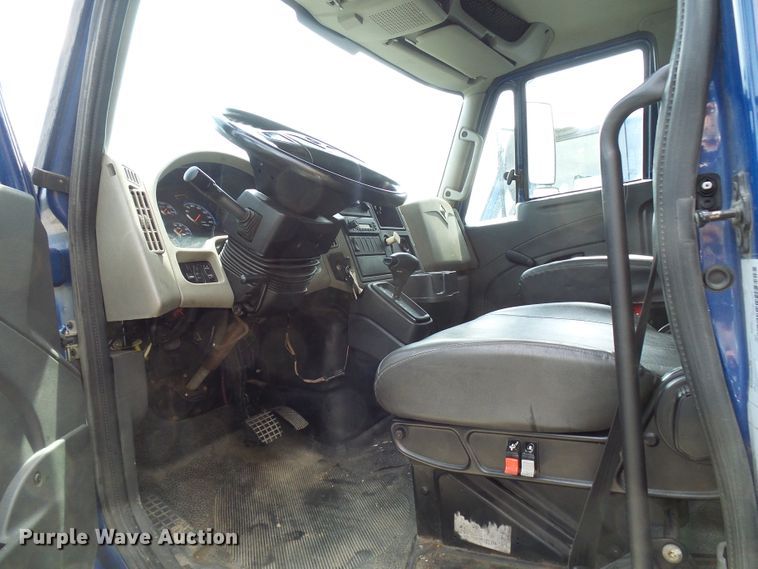 image for item DG1980 2012 International WorkStar 7300  box truck