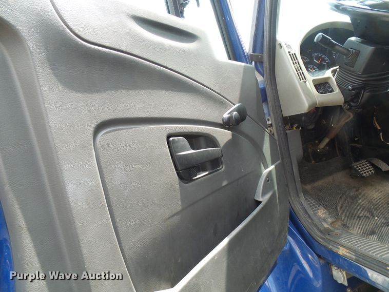 image for item DG1980 2012 International WorkStar 7300  box truck