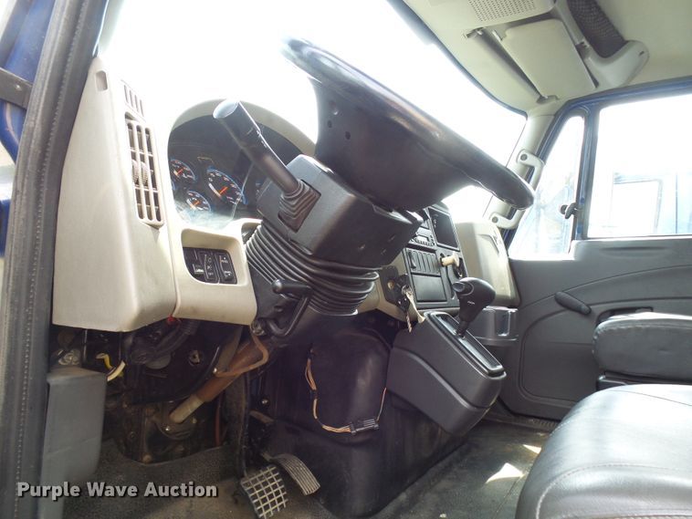 image for item DG1980 2012 International WorkStar 7300  box truck