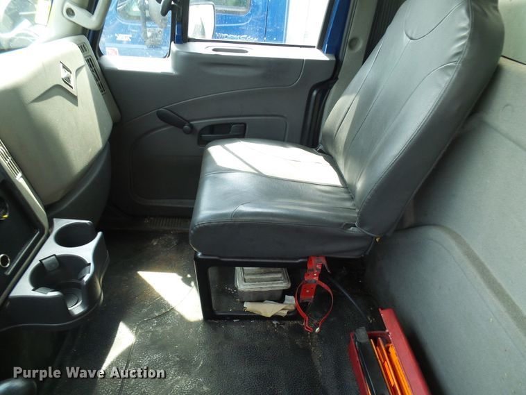 image for item DG1980 2012 International WorkStar 7300  box truck