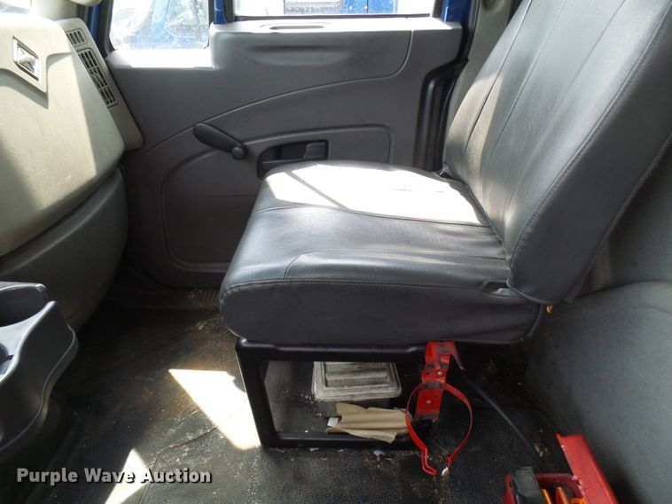 image for item DG1980 2012 International WorkStar 7300  box truck