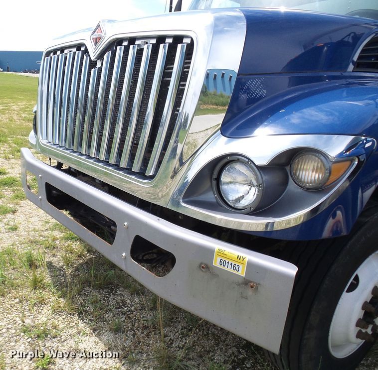 image for item DG1981 2013 International WorkStar 7300  box truck