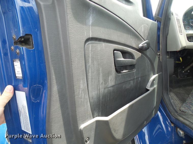 image for item DG1981 2013 International WorkStar 7300  box truck